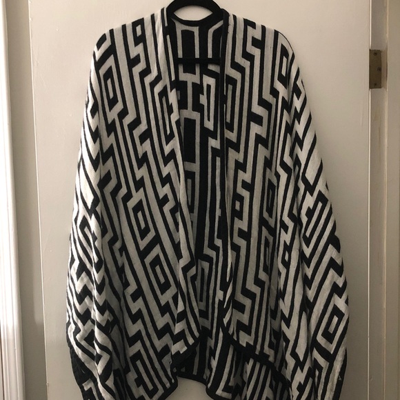 Jackets & Blazers - Geometric Black and White Poncho
